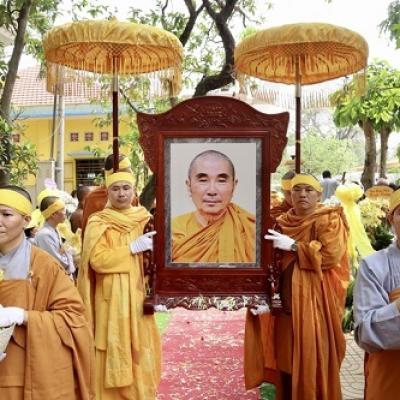 Sáng 14-4 (24-2 nhuần-Quý Mão), tại tổ đình Quan Âm tu viện (Biên Hòa, Đồng Nai) đã trang nghiêm diễn ra lễ truy niệm, phụng tống kim quan Trưởng lão Hòa thượng Thích Giác Quang nhập bảo tháp.